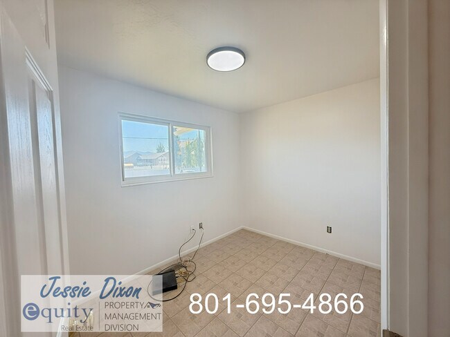 Building Photo - 999 N 3000 W