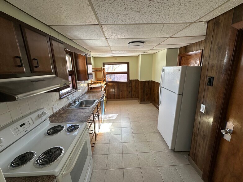 Building Photo - 47 Gould Ave