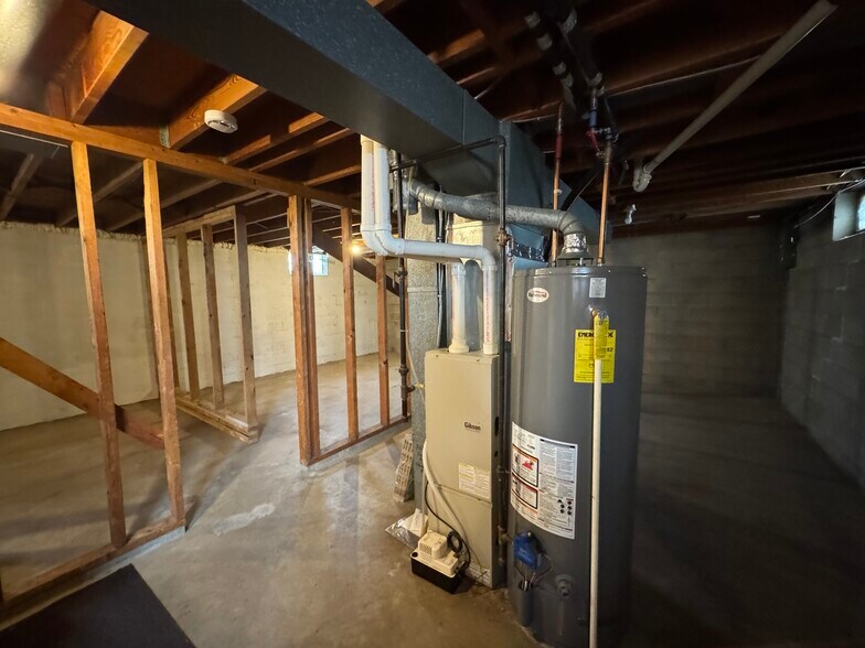 Building Photo - 2925 Leslie Ln