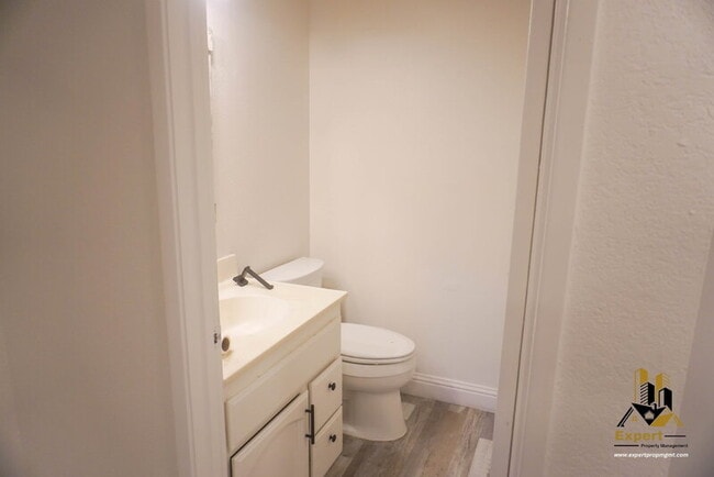 Building Photo - 3605 Larchmont Square Ln