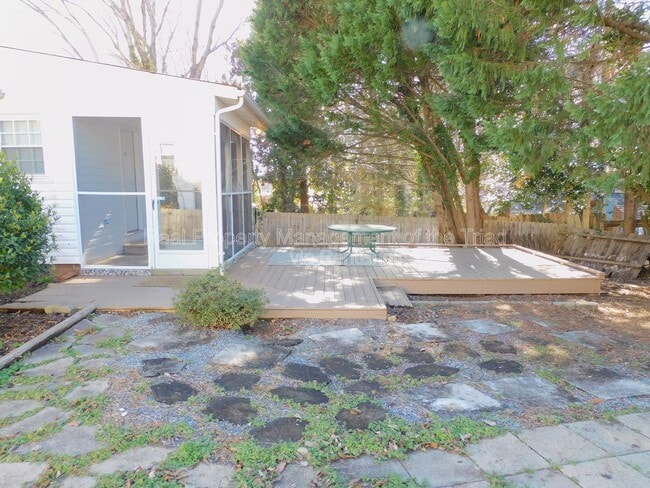 Building Photo - 1905 Palm St