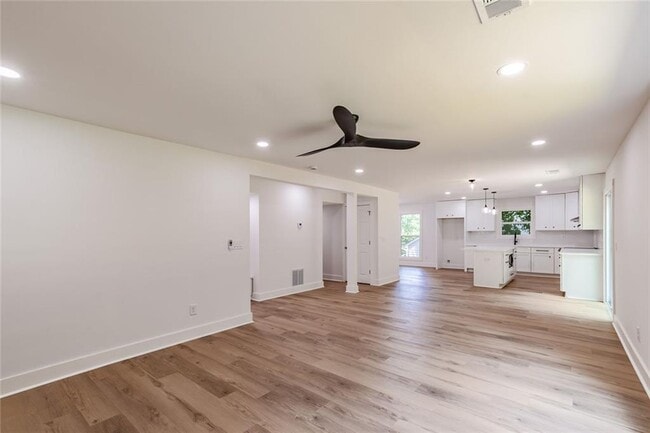 Building Photo - 2601 Garland Way
