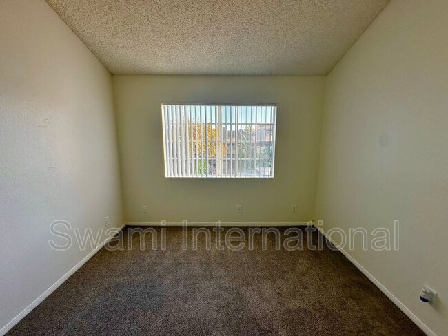 Building Photo - 14620 Berendo Ave