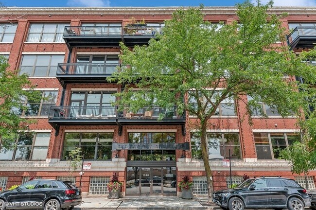 Building Photo - 1040 W Adams St