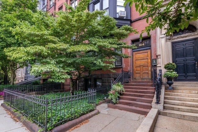 Building Photo - 164 Beacon St