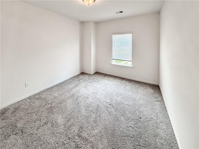 Building Photo - 5784 Silver Lk Dr
