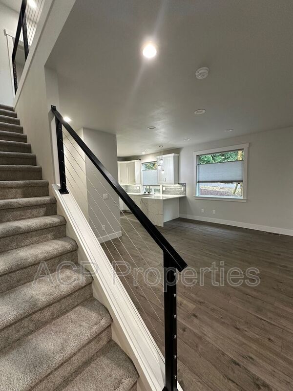 Building Photo - 8 Clematis Ln