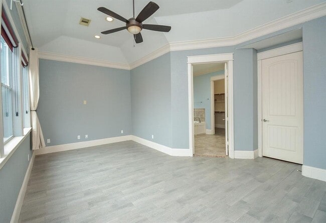 Building Photo - 1205 Aurora St