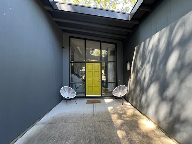 Building Photo - Midcentury modern 4-bedroom, 3-bathroom ho...