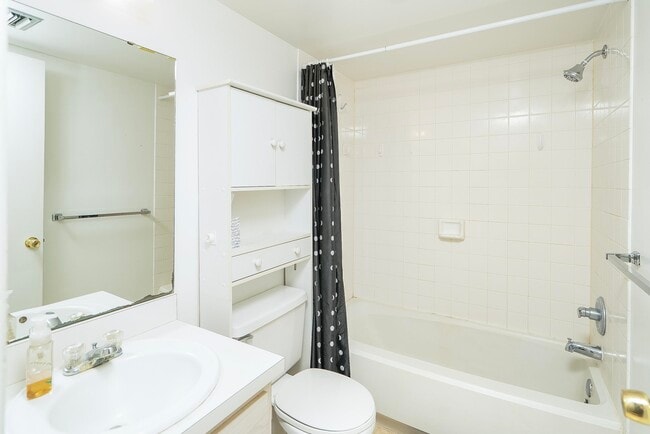 Building Photo - 22 Veronese Ct