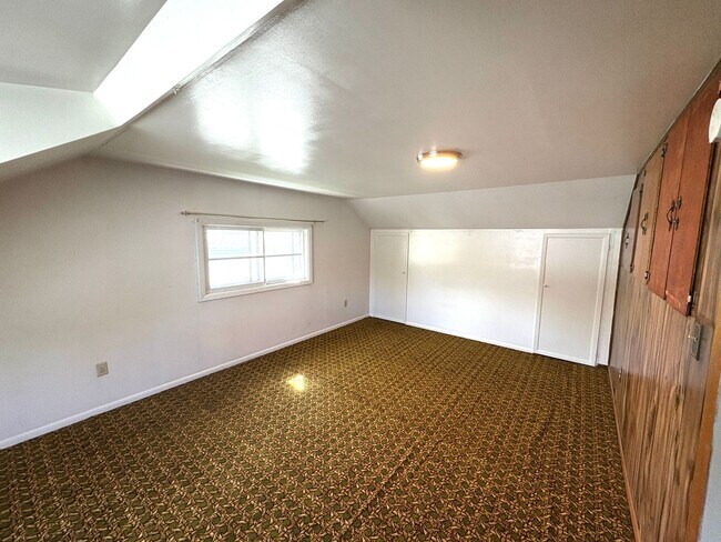 Building Photo - 309 S 33rd St