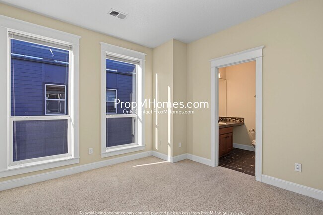 Building Photo - Beautiful Two Bedroom Townhouse In Humboldt - End Unit!