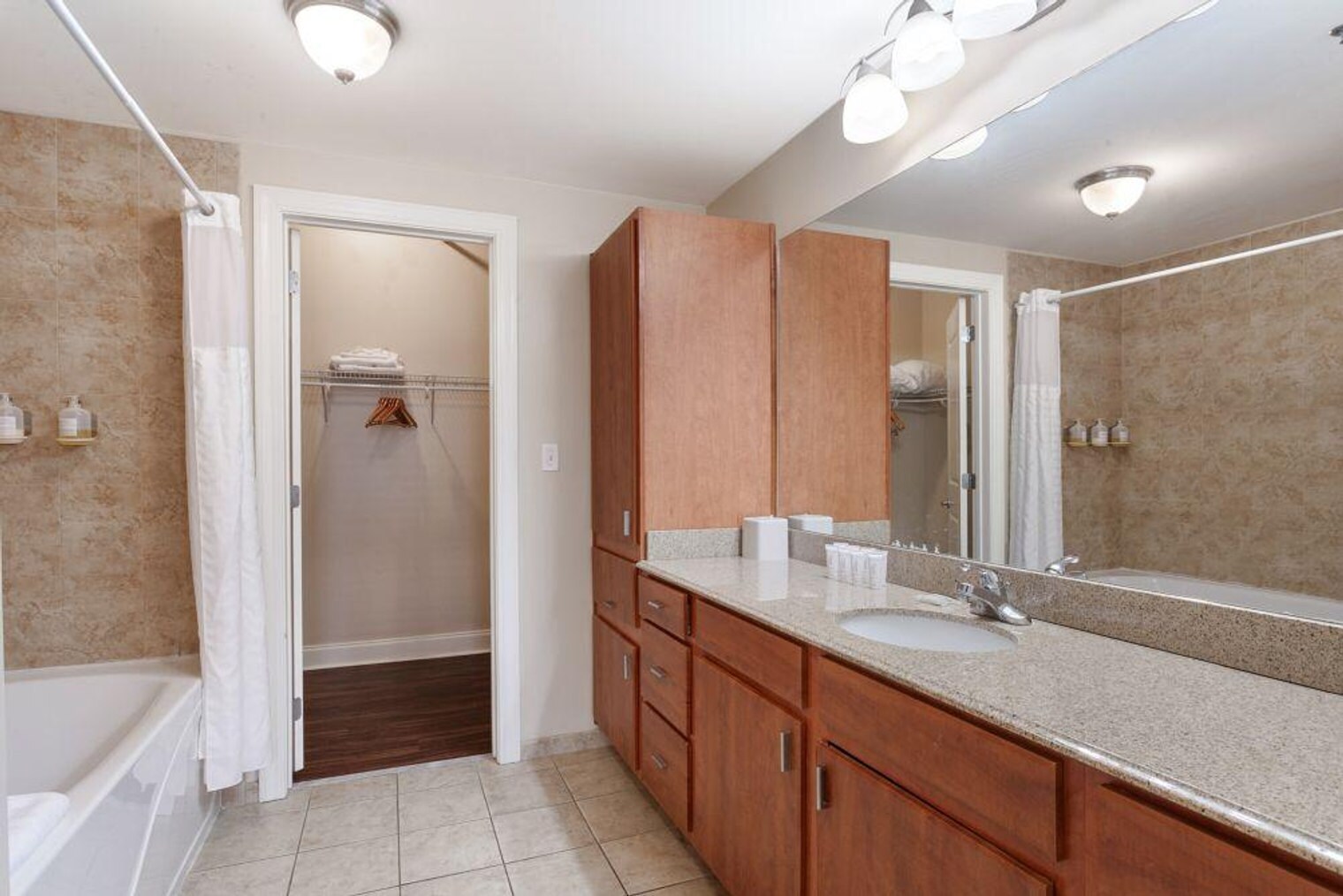 Building Photo - 925 Common St