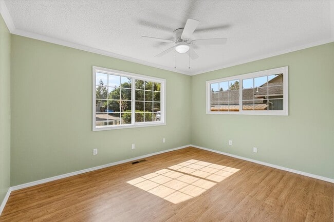 Building Photo - 966 S Shasta Ave