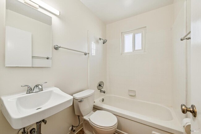 Building Photo - 83 Pixley Ave