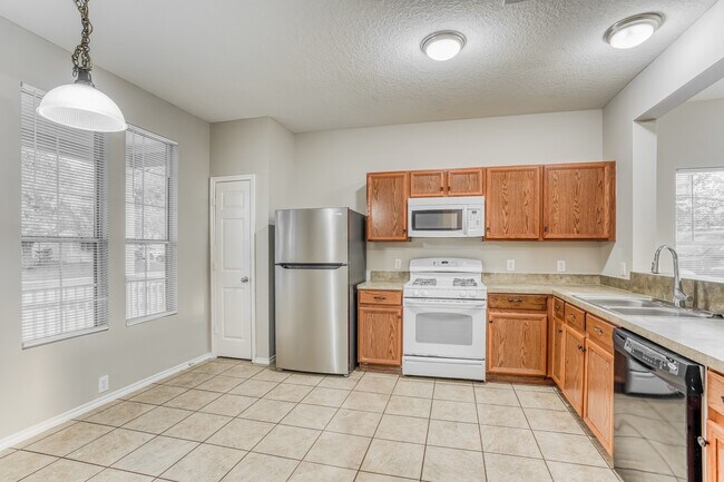 Building Photo - 6331 Scotchwood Dr