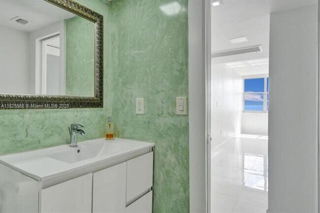 Building Photo - 6450 Collins Ave