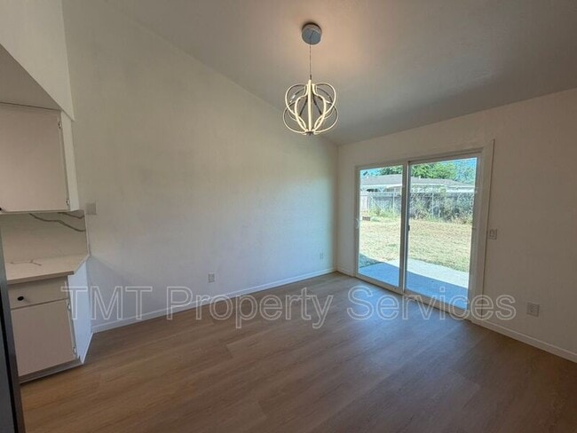 Building Photo - 8583 Fairlawn Ct