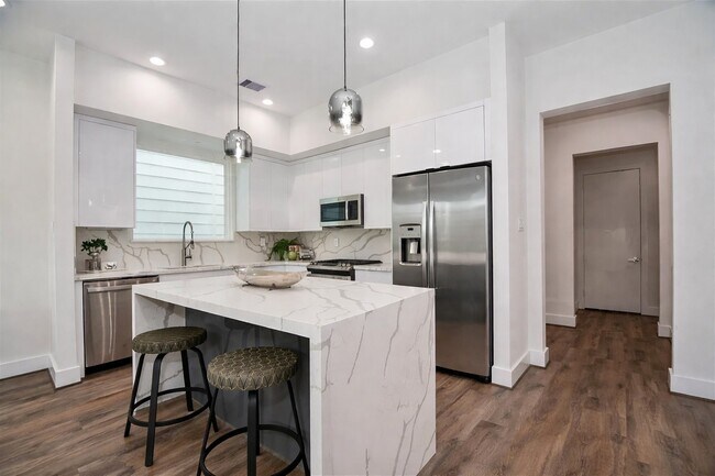 Building Photo - 3609 Dennis St