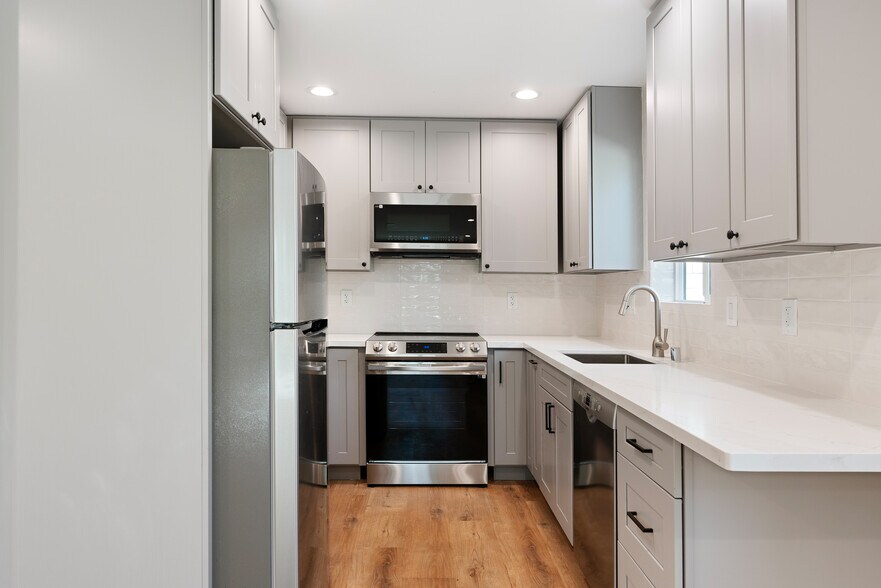 Building Photo - 2447 29th St