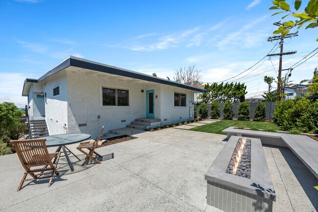 Building Photo - 7512 Rindge Ave