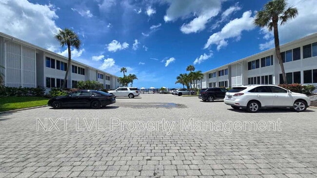 Building Photo - 1065 Gulf Shore Blvd N