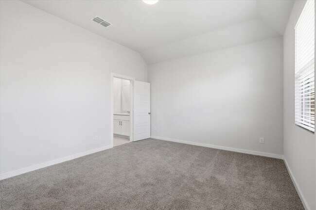 Building Photo - 508 Green Grass Dr