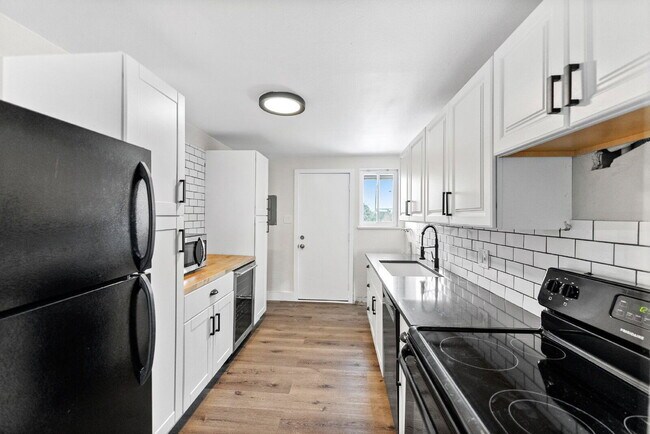 Building Photo - 1100 N Rosemary St