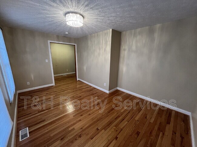 Building Photo - 2059 Ruckle St