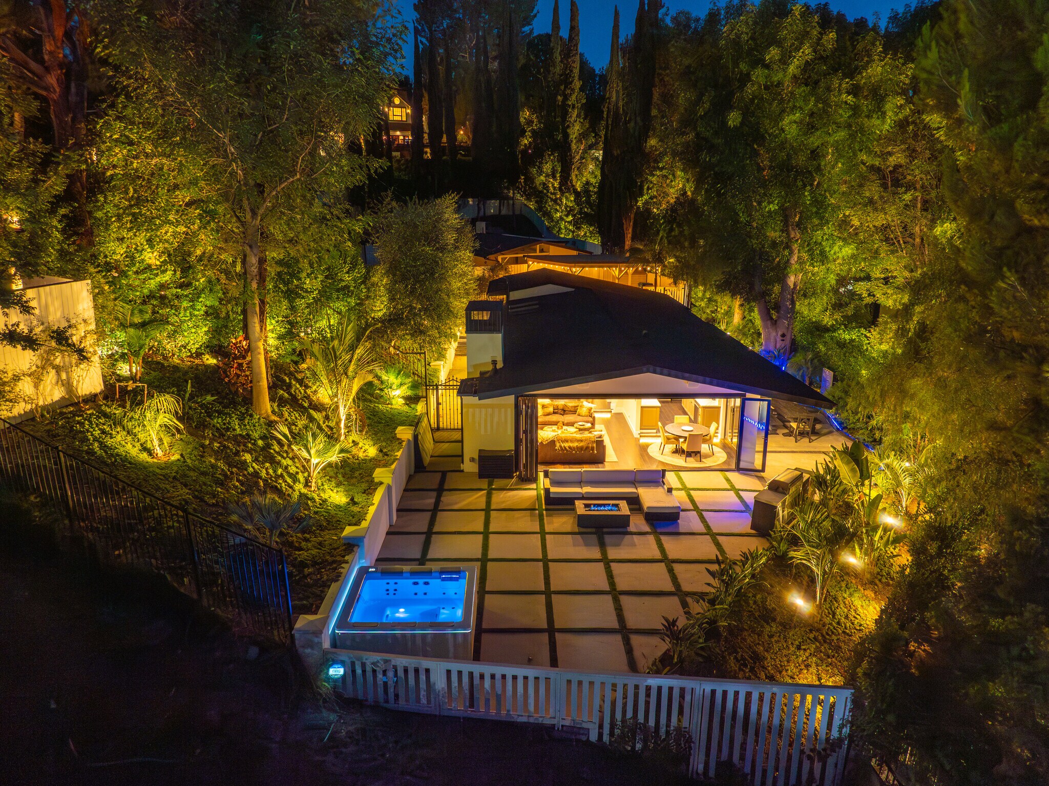 Building Photo - 16725 Oak View Dr