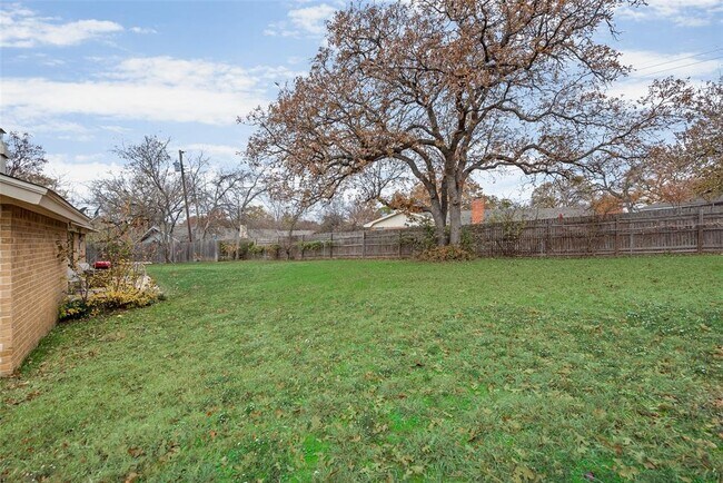 Building Photo - 1125 Shady Elm Ct