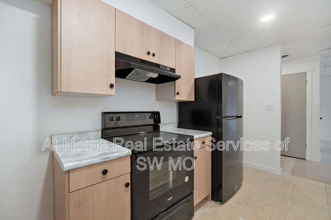 Building Photo - 3342 E Linwood St