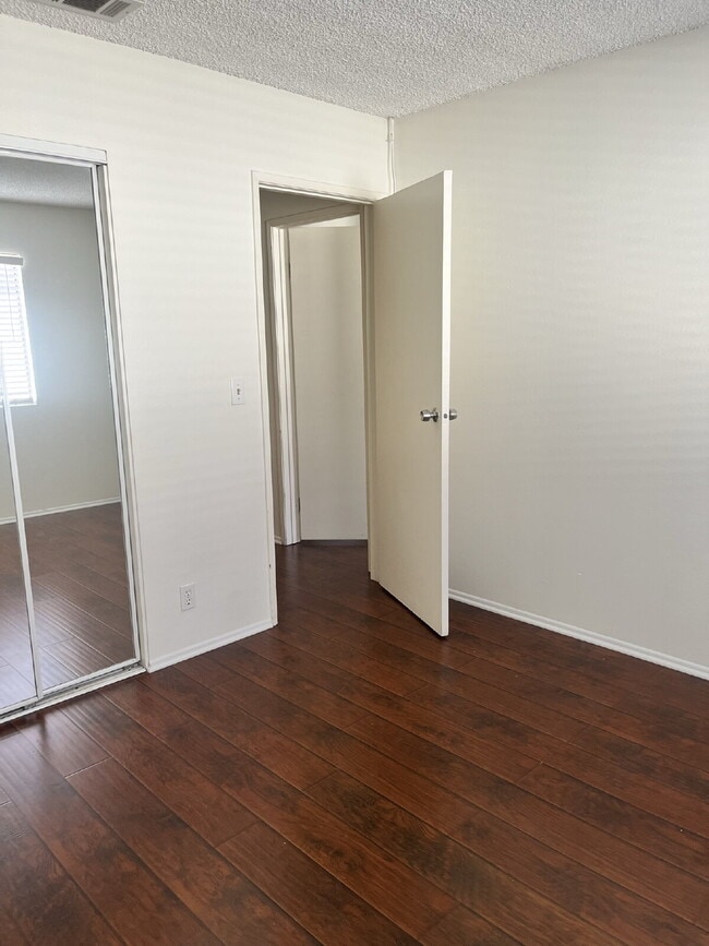Building Photo - 480 Las Palomas Dr