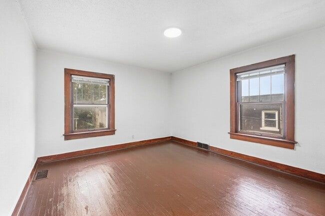 Building Photo - 928 W Dewald St