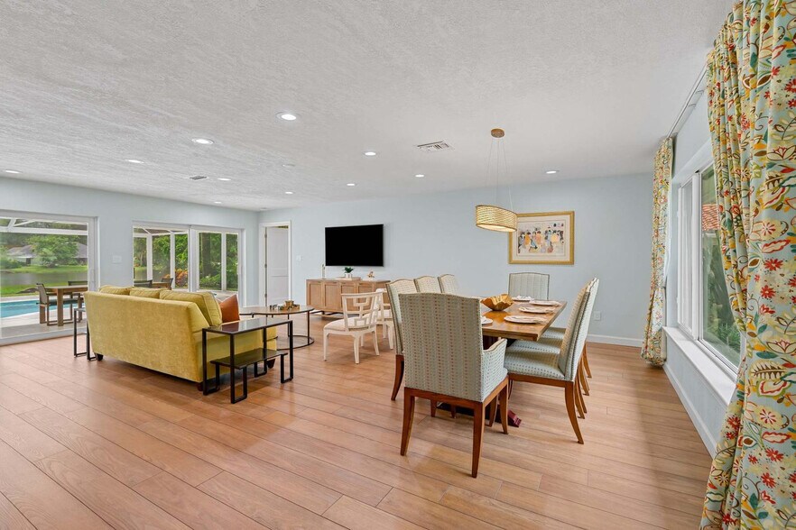 Building Photo - 2218 Kings Lake Blvd