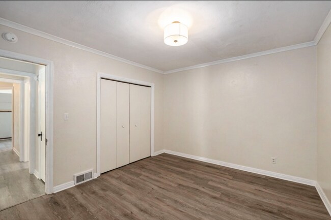 Building Photo - 191 E Division St NE