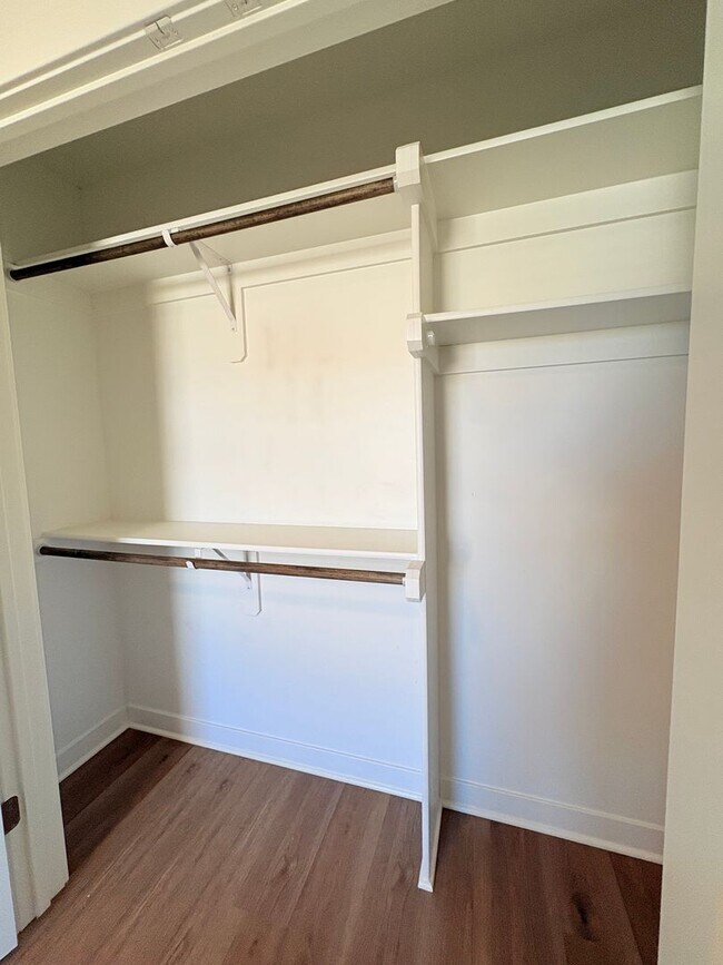 Building Photo - Single Level 3 Bed, 2 Bath, 1 Car Garage Duplex in North Kansas City