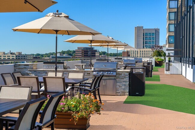 Building Photo - 10 City Pl