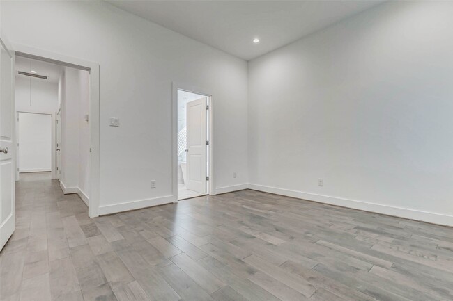 Building Photo - 5859 Dolores St