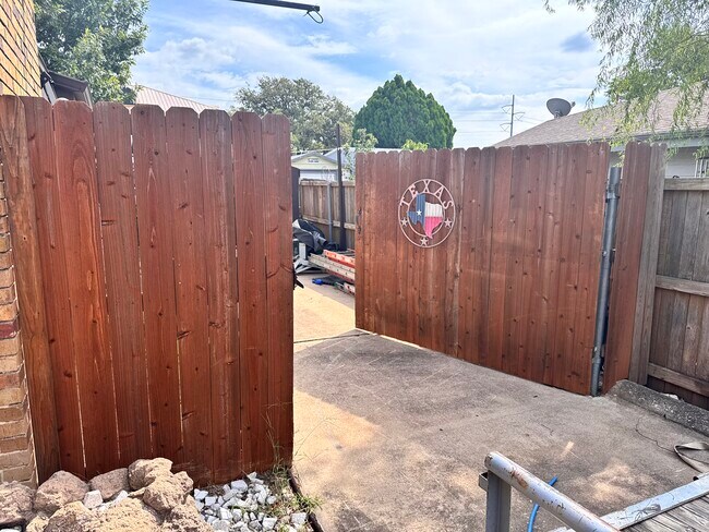 Building Photo - 545 Prairie Dell St