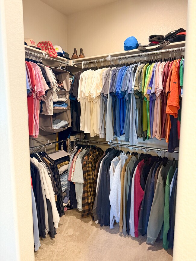 Building Photo - 724 Pioneer Dr