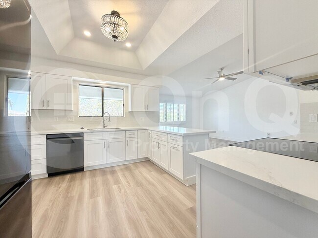 Building Photo - 12810 W Blue Bonnet Dr