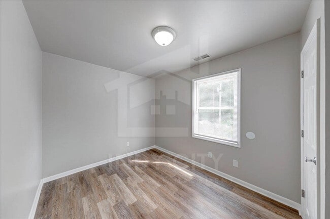 Building Photo - 3305 N Whittier Pl