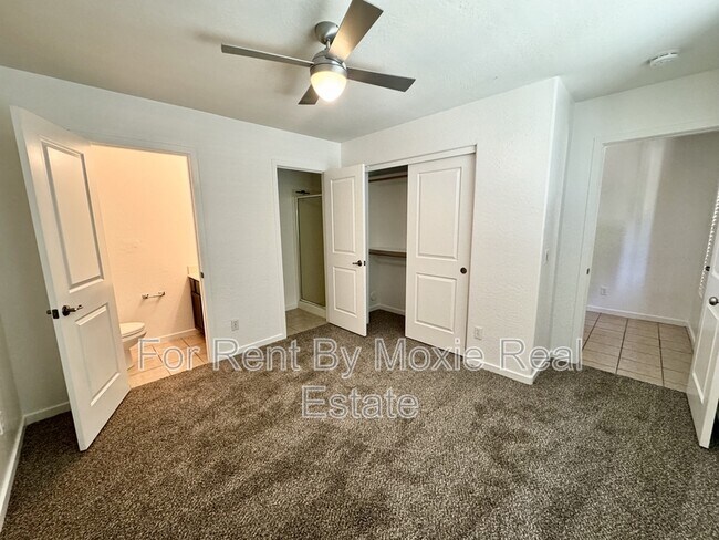 Building Photo - 330 S Farmer Ave