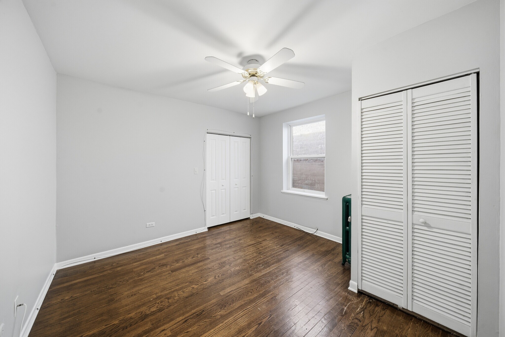 Building Photo - 724 W Buena Ave