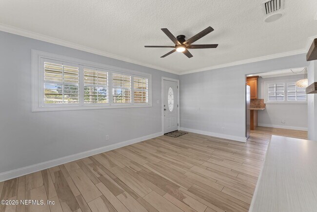 Building Photo - 618 8th Ave N