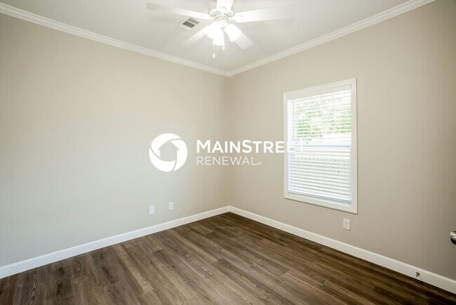 Building Photo - 3 Bedroom Pet-Friendly Home in St. Petersburg, FL with Main Street Renewal