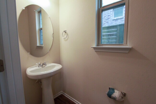 Building Photo - 3651 Sandy Brook Dr