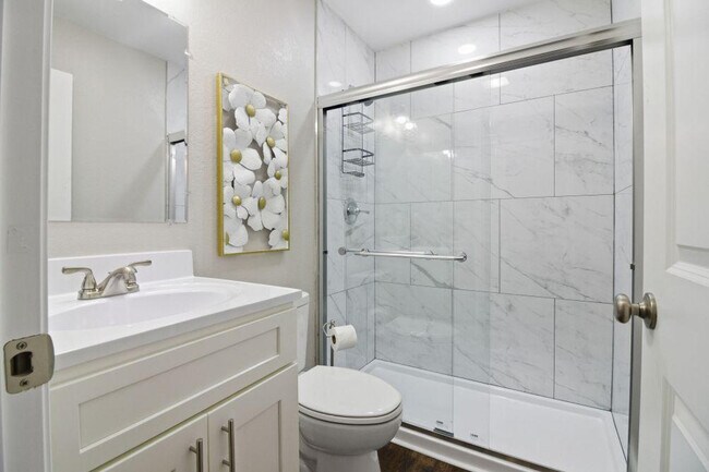 Building Photo - 810 Carson St