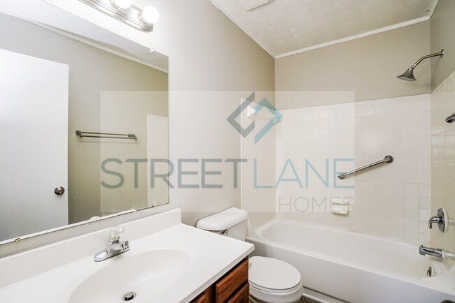 Building Photo - Charming 4 Bedroom in Grove City!